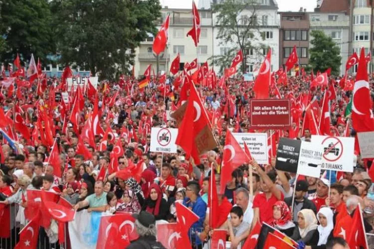 Erdoğan'ın mesajı Köln'deki mitingde okundu