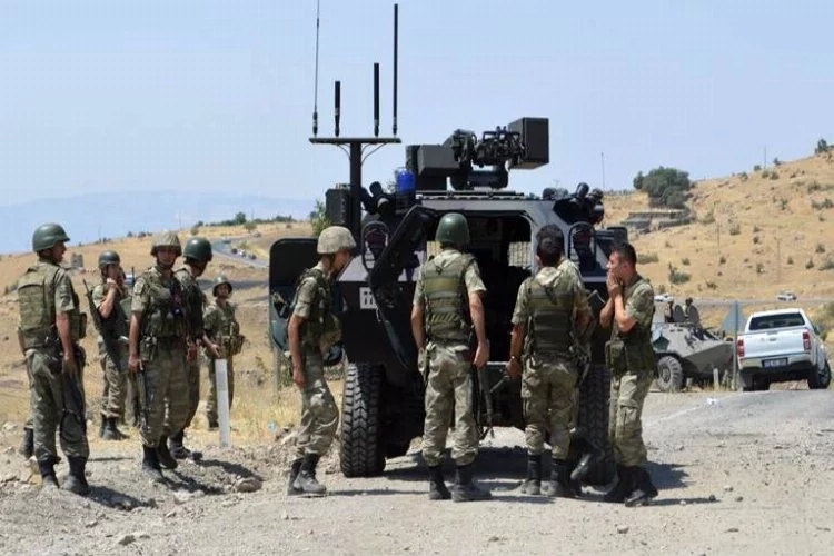 Hakkari'de PKK'lı teröristlerle çatışma