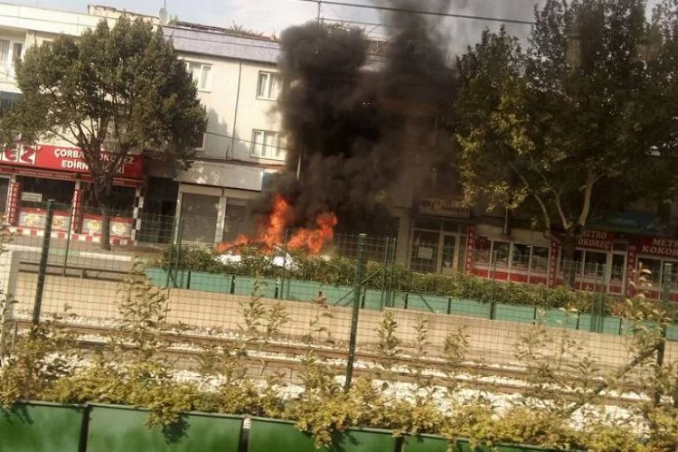 Bursa'da seyir halindeki otomobil alev aldı 