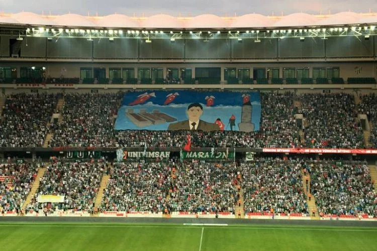 Bursaspor'dan demokrasi şehitlerine saygı