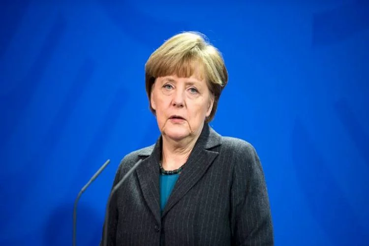 Angela Merkel’den özeleştiri