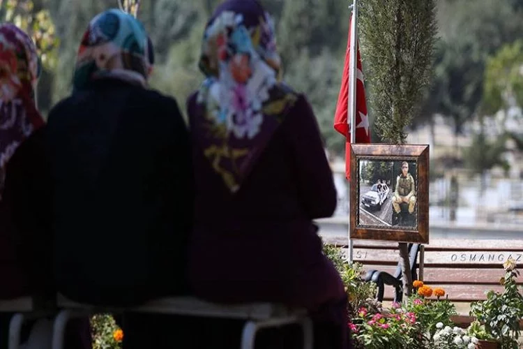 Bursa'da şehitlikte hüzünlü bayram 