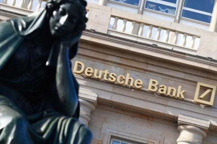 Deutsche Bank tepe taklak oldu