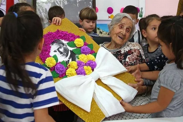 Atatürk'ün başını okşadığı Sabiha öğretmen 101 yaşında