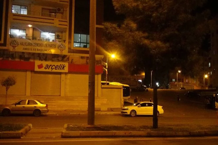 Diyarbakır polisi HDP binalarında arama yaptı