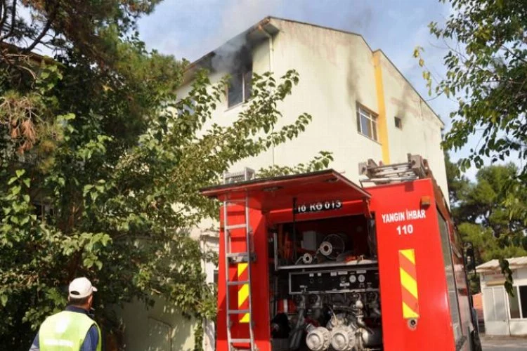 Bursa'da eski hastanede yangın paniği!
