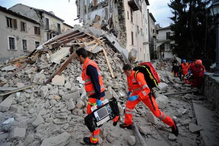İtalya bir kez daha depremle sarsıldı