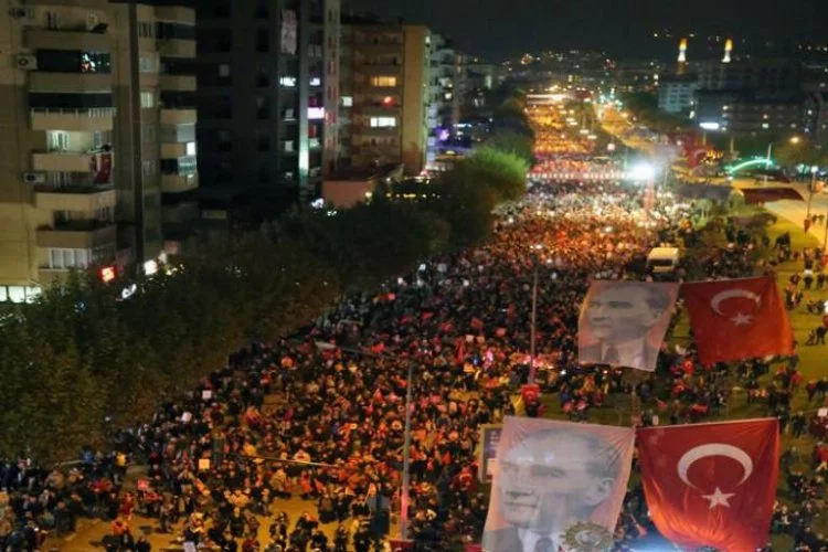 Bursa'da Cumhuriyet yürüyüşü