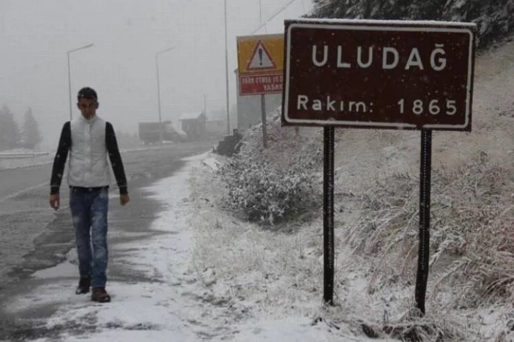 Bursa'ya ilk kar düştü!