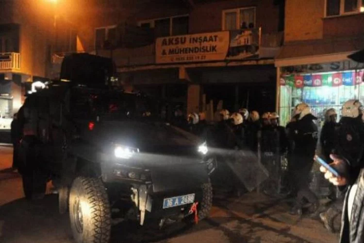 Bursa'da ortalık karıştı! Polise taşlarla saldırdılar