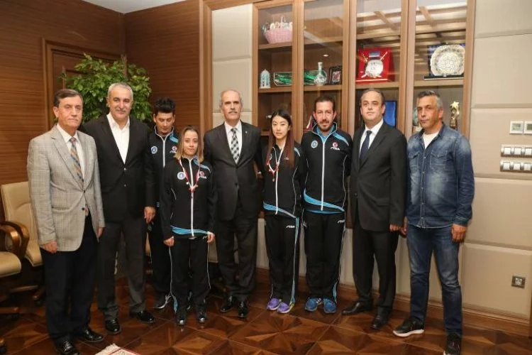 Bursa'da başarılı sporcular ödüllendirildi
