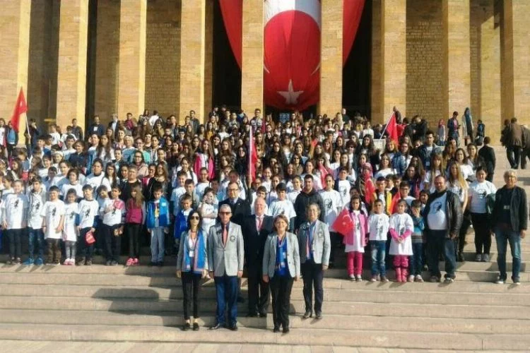 Rotaryenler 350 çocuğu Anıtkabir'e götürdü