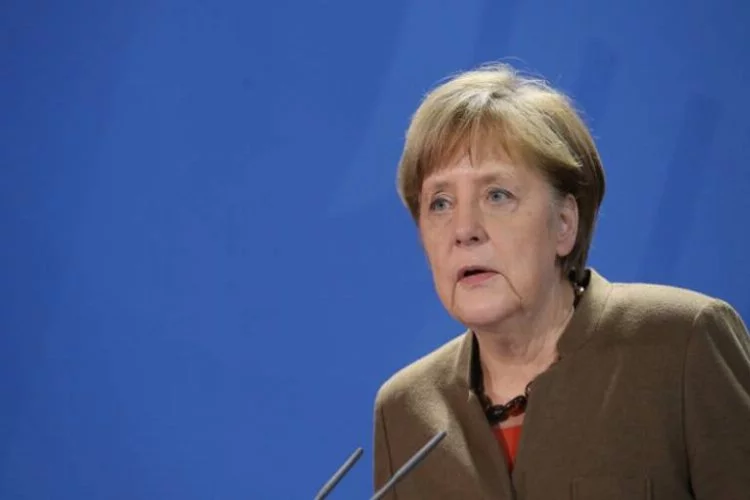 Merkel adaylığını açıkladı