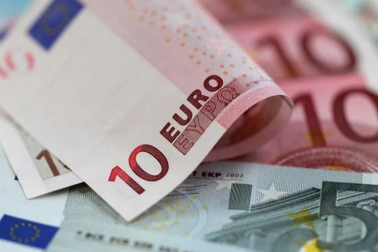 Dolar ve euro tüm zamanların rekorunu kırdı