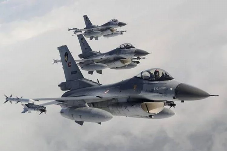 Sıcak saatler! Türk F-16'larına Yunan jetlerinden taciz