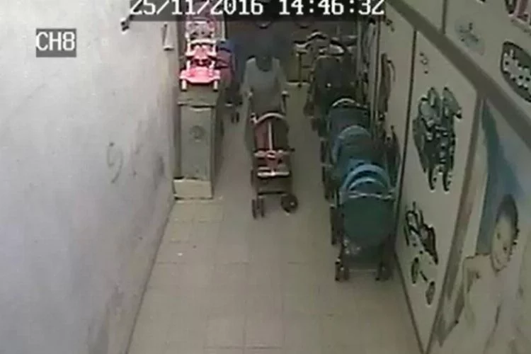 Bursa'da kadın hırsız bebek arabasını böyle çaldı