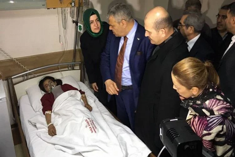 Başbakan Yardımcısı ve Bakanlar yaralıları ziyaret etti