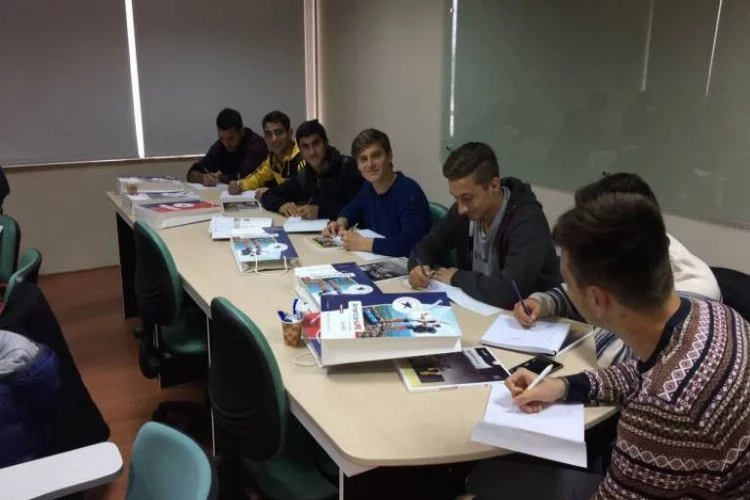 Bursaspor'un altyapı oyuncularına İngilizce eğitimi