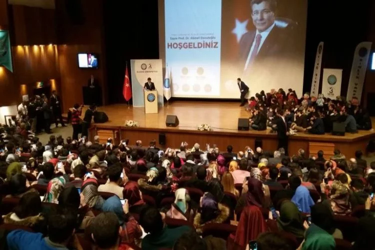 Ahmet Davutoğlu, Bursa'da üniversitelilerle buluştu