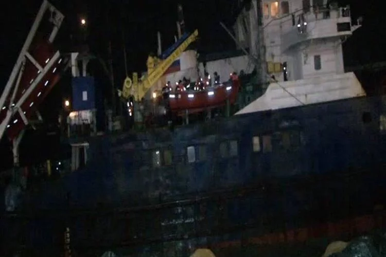 İstanbul'da Rus gemisi karaya oturdu