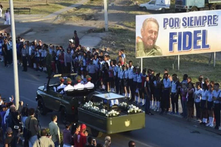 Fidel Castro özel törenle defnedildi