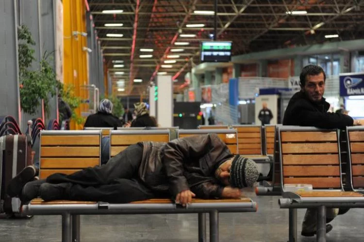 Bursa'da terminal evsizlere yuva oldu...