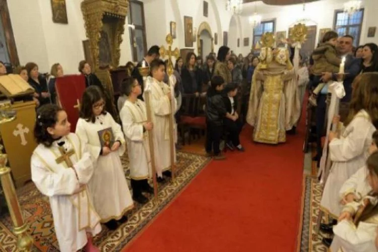 Mersin'deki Noel ayininde şehitlere dua