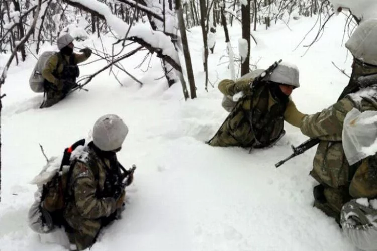 Asker kar kış demeden PKK'ya darbe vuruyor