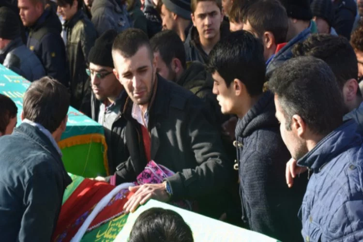Bursa'daki cinnet kurbanları gözyaşlarıyla uğurlandı