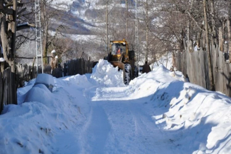 Bursa'da kırsalda kar temizliği sürüyor