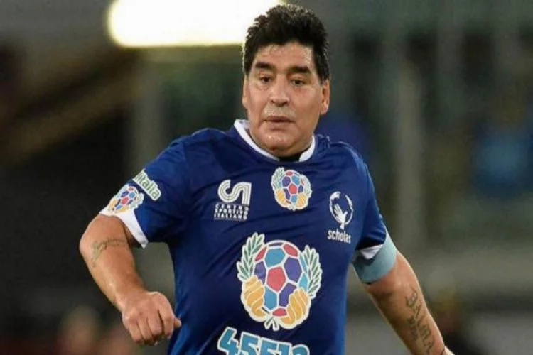 Maradona, sahalara geri dönüyor!