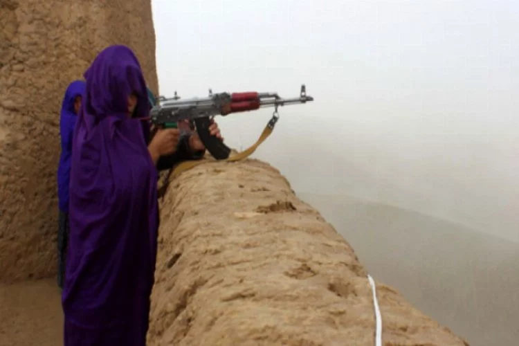 Afgan kadınlar DEAŞ'a karşı silahlandı