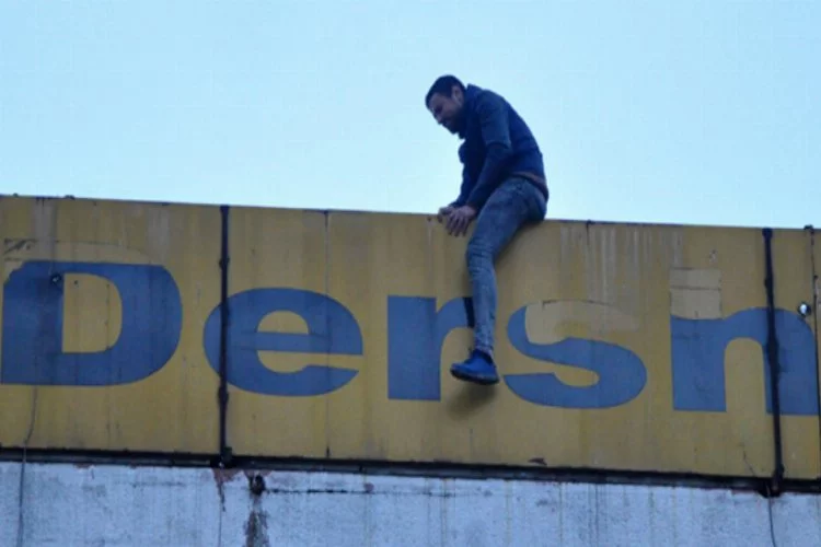Bursa'da çatıda intihar girişimi