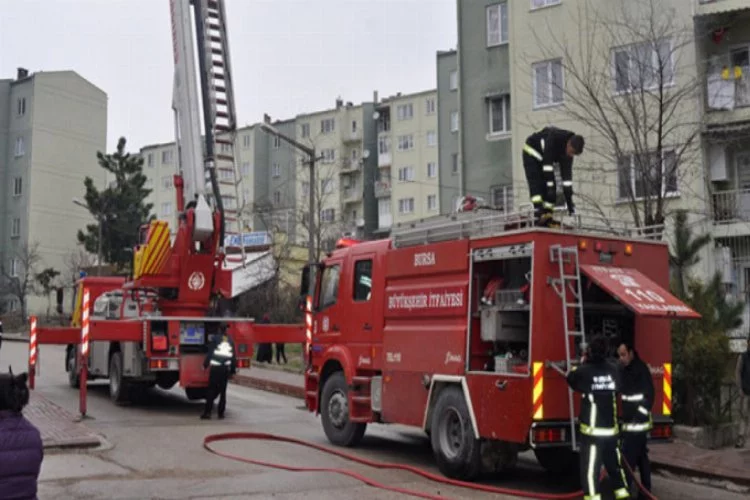 Bursa'da yangında mahsur kalan 9 kişiyi itfaiye kurtardı