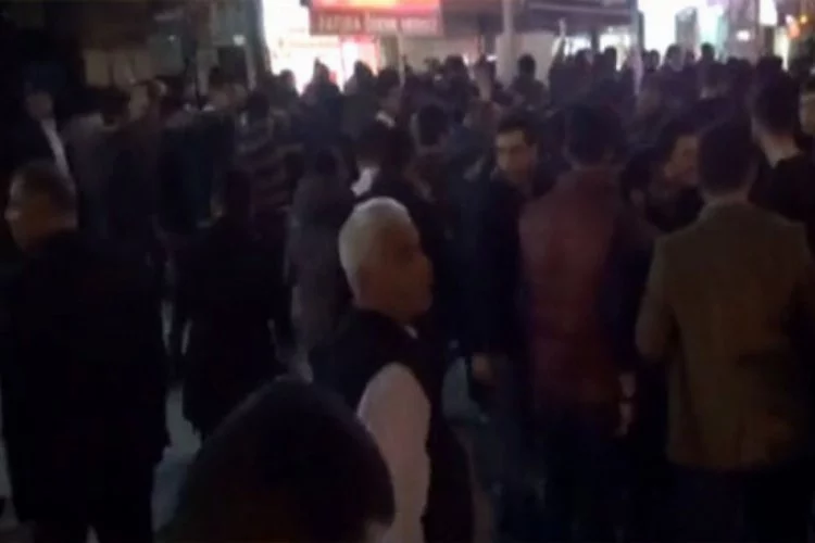 Mersin'de Halaçoğlu ve Özdağ'a ülkücülerden saldırı girişimi