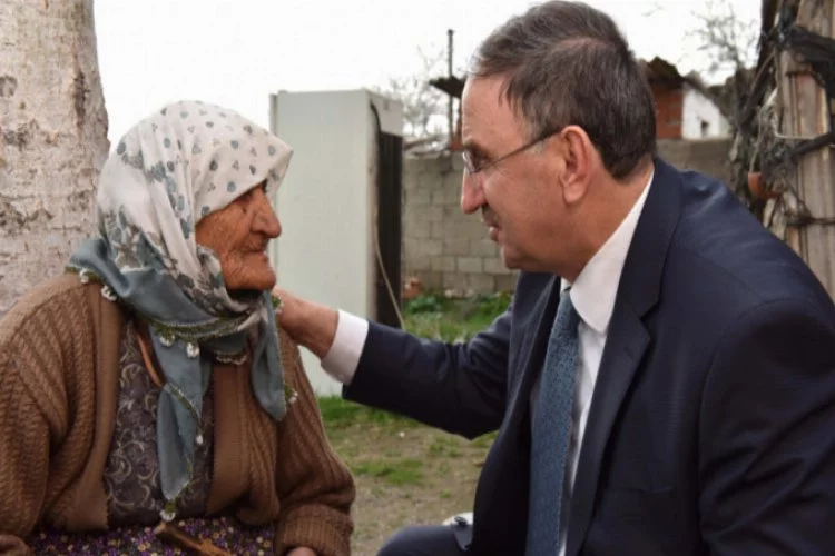 Bursa'da yaşayan 117 yaşındaki Fatma nine gençlere taş çıkartıyor