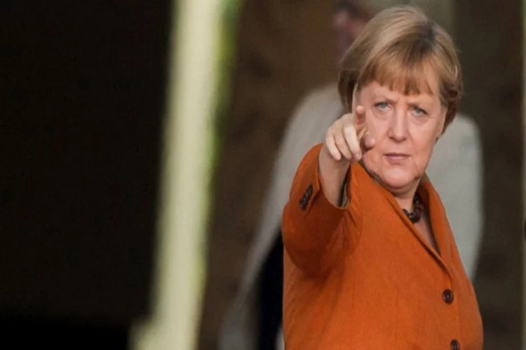 Merkel'den 'Hollanda-Türkiye' açıklaması