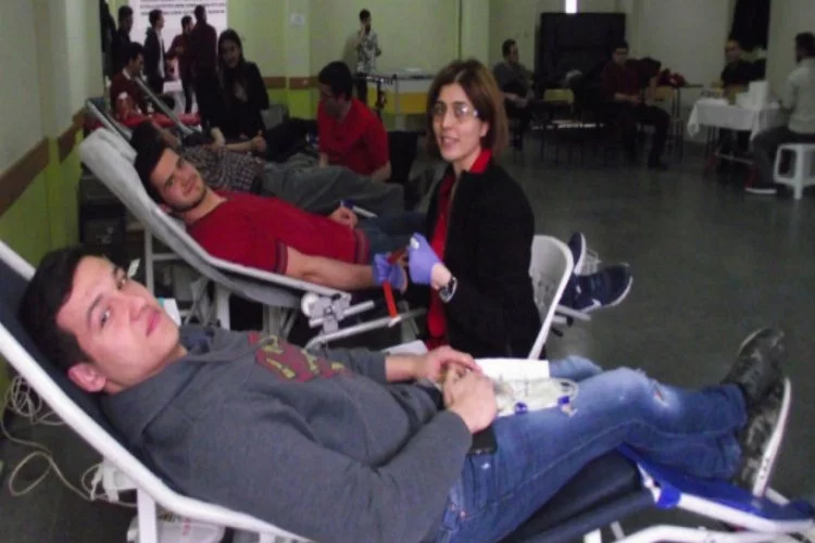 Karacabey Meslek Yüksekokulu Kızılay'a kan bağışında bulundu