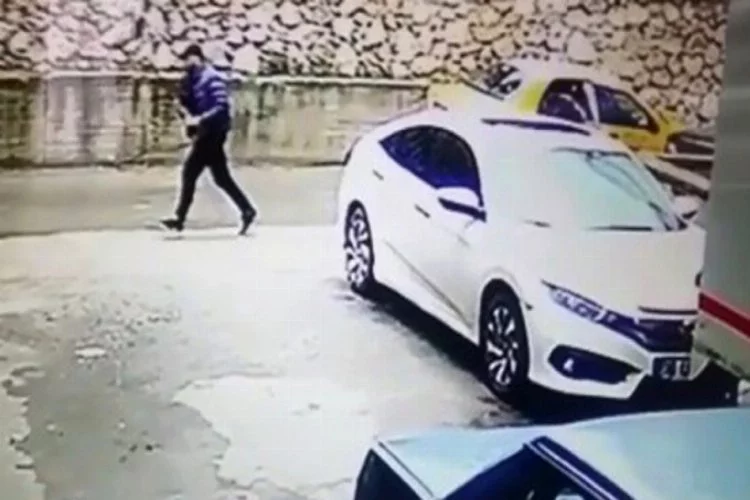 Bursa'da taksi şoförüne gasp kamerada