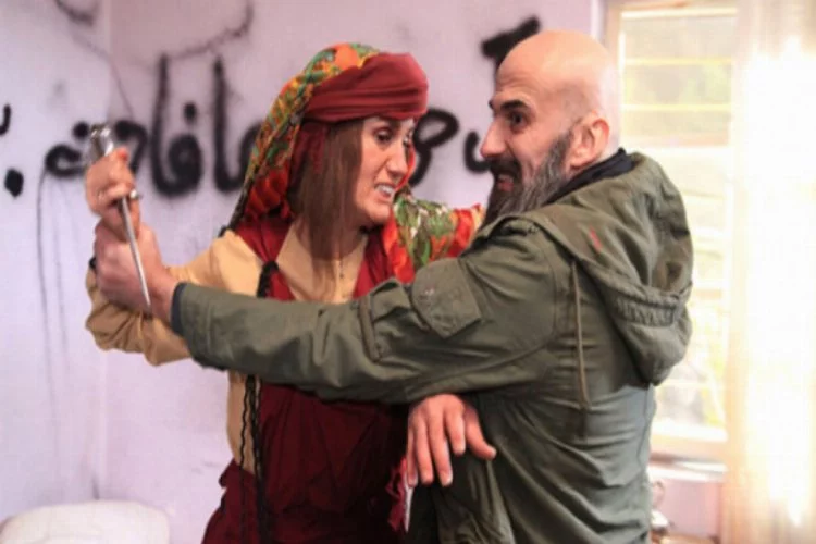 Suriyeli kadını canlandıran Tuğba Özay'ı Bordo Bereliler kurtardı