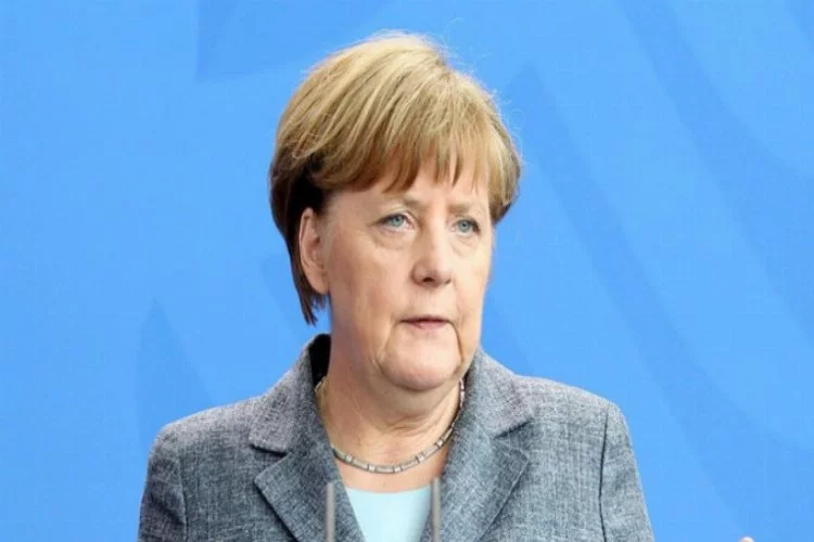 Merkel'den Türkiye'yi kızdıracak açıklama! Hollanda'yı öve öve bitiremedi