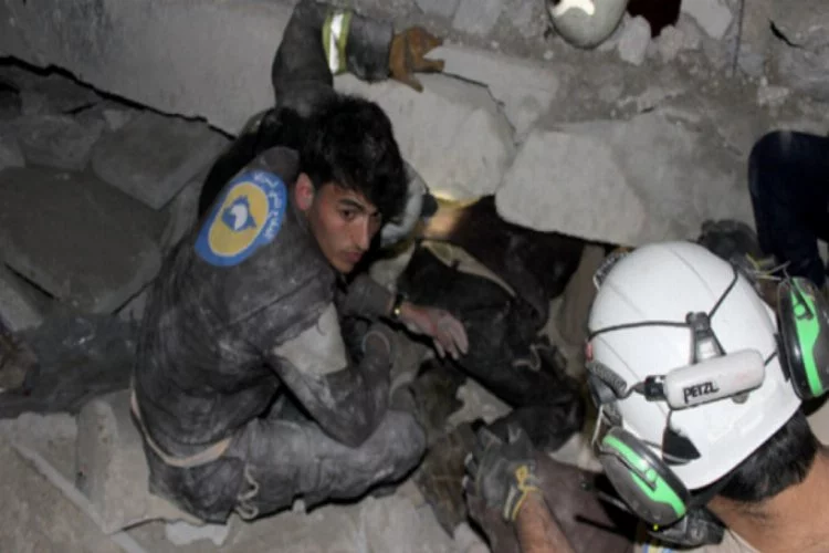 ABD Halep'te camiyi vurdu! Çok sayıda ölü var...