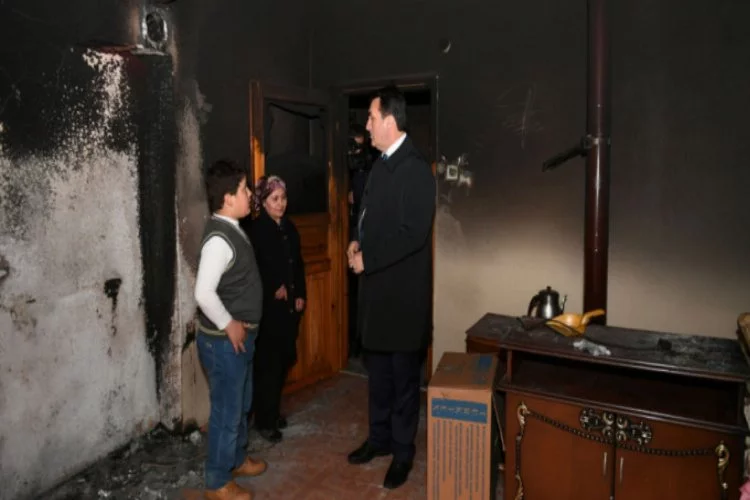 Bursa'da evi yanan aileye Başkan Dündar sahip çıktı