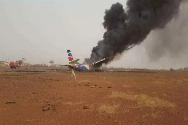 Güney Sudan'da yolcu uçağı düştü