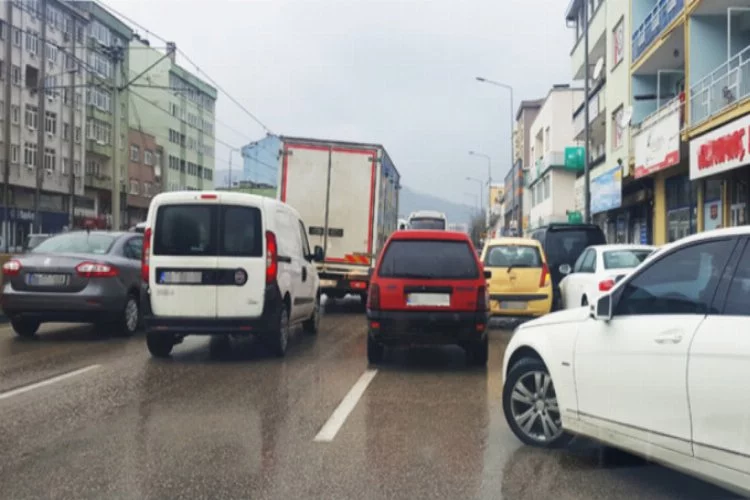 Bursa'da trafiği duyarsız sürücüler kilitliyor