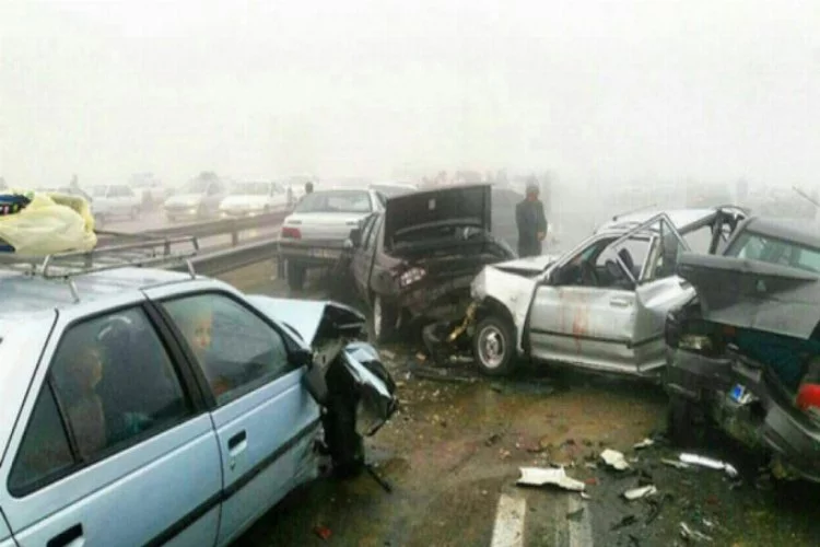 İran'da korkunç kaza! Yüzlerce araç birbirine girdi