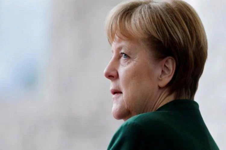 Alman dergisinden çarpıcı iddia! Merkel seçilmek için bunu bile göze aldı