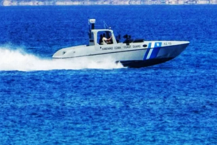 Ege Denizi'nde tehlikeli kaza! Yunan botu ile Türk teknesi...