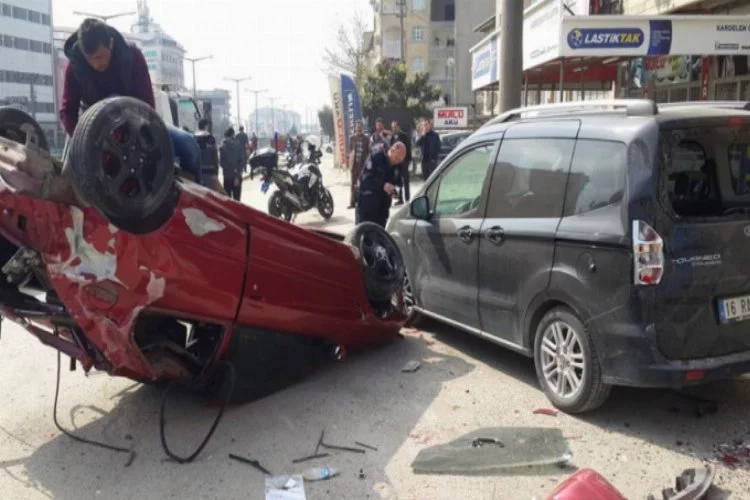Bursa'da kontrolden çıkan otomobil ortalığı savaş alanına çevirdi