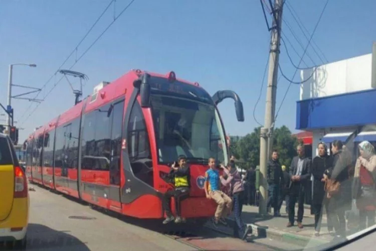 Bursa'da tramvay arkasında ölümüne yolculuk